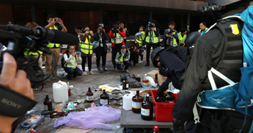 'Kho vũ khí' người biểu tình bỏ lại trong đại học Hong Kong