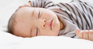 Cách giúp trẻ sơ sinh ngủ ngon trong mùa nắng nóng
