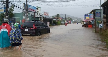 Phú Quốc mưa suốt ngày, nhiều nơi ngập sâu 50 cm
