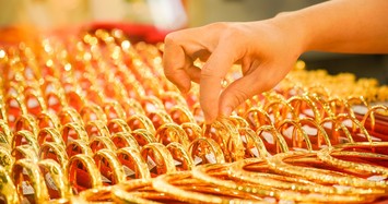 Giá vàng hôm nay: Giá vàng trong nước đi ngược giá vàng thế giới 