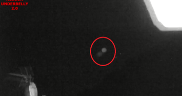 UFO hình tròn âm thầm theo dõi con người ở Tây Ban Nha?