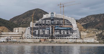 Video: Bí ẩn khách sạn ma ám ảnh bờ biển miền Nam Tây Ban Nha 