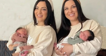 Video: Thú vị chị em sinh đôi cùng sinh con một ngày, em bé cân nặng bằng nhau
