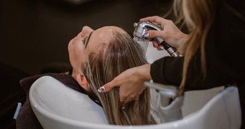 Video: Thợ cắt tóc ở Ý sẽ bị phạt tiền nếu gội đầu 2 lần cho khách
