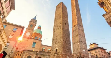 Video: Tận mục toà “Tháp đôi” đặc biệt nhất Italy