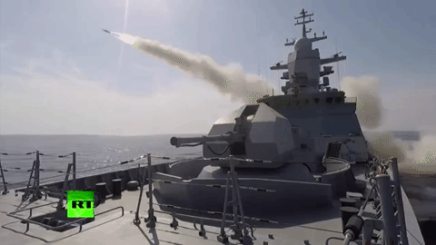 Xem tàu chiến Nga phóng tên lửa xóa sổ tàu chở hàng