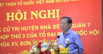 Chủ tịch UBND TP HCM Phan Văn Mãi trả lời cử tri. Ảnh: PLO.