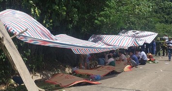 Đã có 13 người chết trong vụ lật xe du lịch ở Quảng Bình