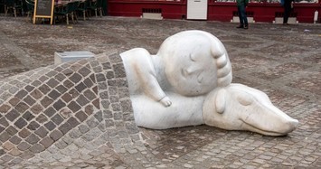 Bức tượng gây xúc động ở nhà thờ Bỉ