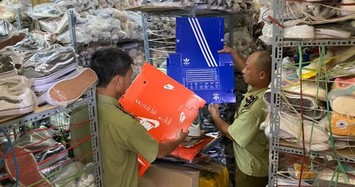 Tạm giữ hơn 5.000 sản phẩm giả nhãn hiệu Adidas, Nike ở Hà Nội