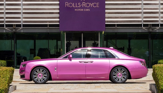 Đại gia Việt mua xe siêu sang Rolls-Royce Ghost tặng vợ