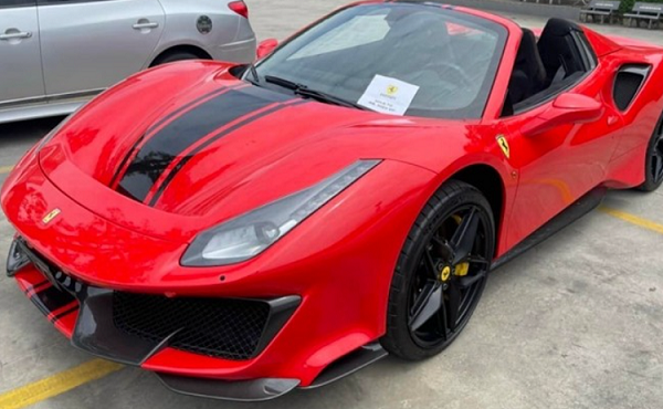 Cận cảnh Ferrari 488 Pista Spider giá hơn 30 tỷ vừa về Đà Nẵng