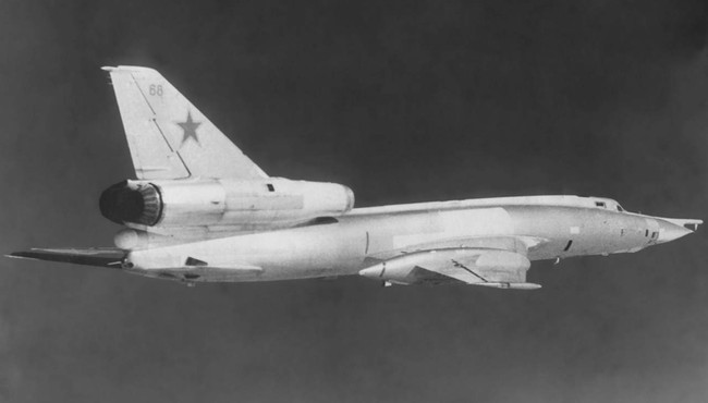 Vì sao phi công Liên Xô từ chối dùng máy bay ném bom Tu-22?