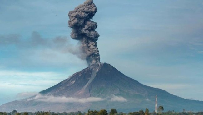 Indonesia cảnh báo về núi lửa Sinabung sau đợt phun trào tro bụi