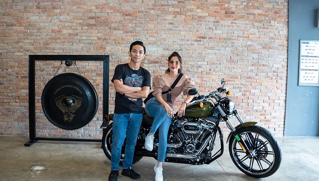 Khánh Thi tậu Harley-Davidson giá 849 triệu tặng chồng Phan Hiển sau chiến tích 3 HCV 