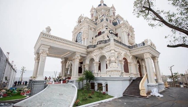 Bên trong lâu đài đồ sộ ở Nam Định bị rao bán gần 600 tỷ
