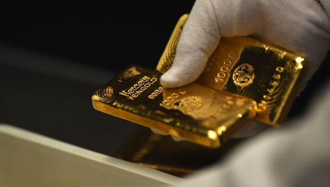 Giá vàng hôm nay: Vàng thế giới giảm mạnh, trong nước tăng nhẹ