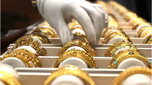 Giá vàng hôm nay: Vàng SJC cao hơn 17 triệu đồng/lượng so với giá vàng thế giới