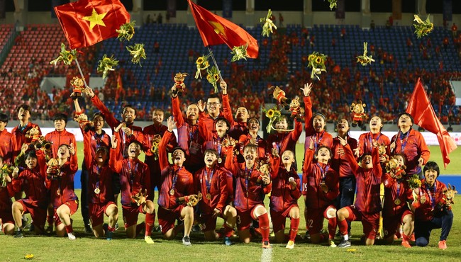 FE CREDIT thưởng nóng 3 tỷ đồng cho Đội tuyển Bóng đá nữ Việt Nam