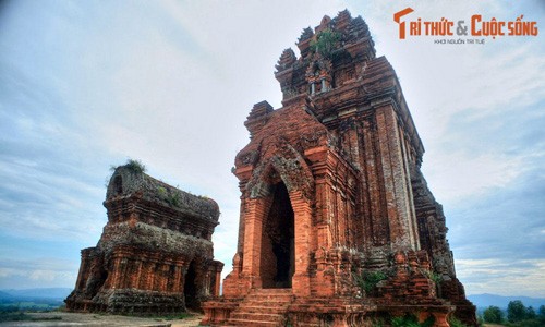 Cận cảnh tháp Bánh Ít nghìn tuổi nghi bị xâm hại ở Bình Định