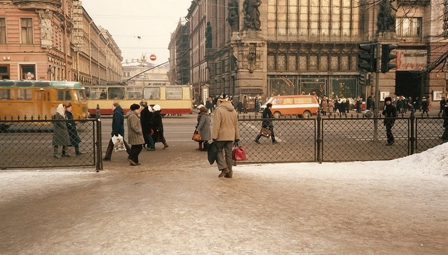 Thành phố Leningrad năm 1985 độc lạ qua ống kính du khách 