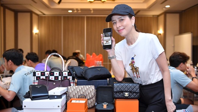 Chân dung nữ doanh nhân tặng iPhone 13, đồng hồ Rolex cho cầu thủ Thái Lan trước trận đấu gặp Việt Nam