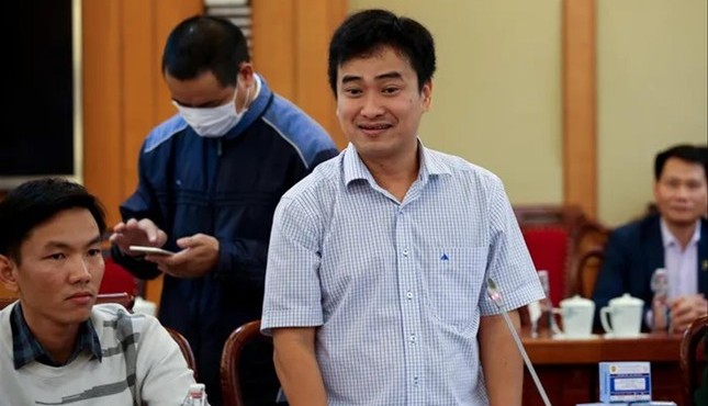 Cán bộ Bệnh viện Ða khoa tỉnh Phú Thọ nhận hoa hồng của Công ty Việt Á qua tài khoản bố vợ