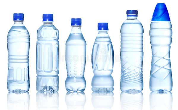 Dùng bình nhựa đựng nước nóng gây hại sức khoẻ như nào?