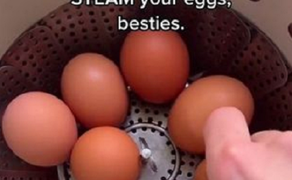 Cách luộc trứng giúp bóc vỏ cực nhanh