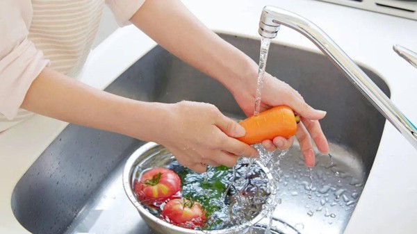 Tránh rửa rau cách này vừa dễ ngấm hóa chất lại hao hụt dinh dưỡng