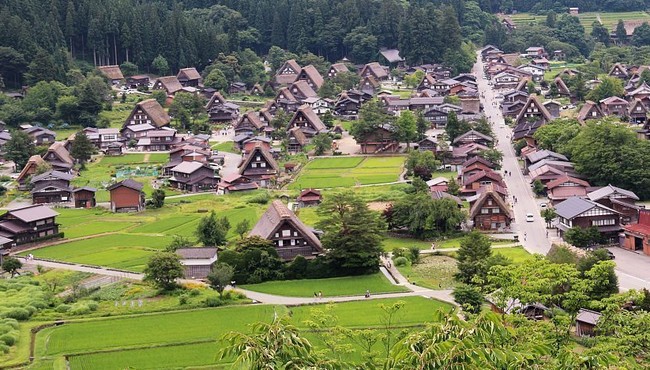 Ấn tượng ngôi làng cổ có mái nhà như chắp tay cầu nguyện ở Nhật