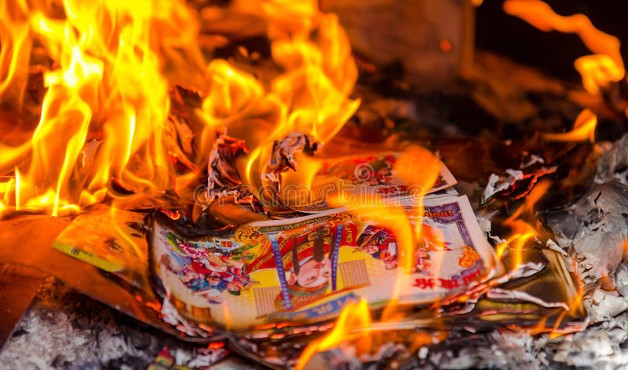 Nguồn gốc tục đốt tiền giấy cho người đã khuất