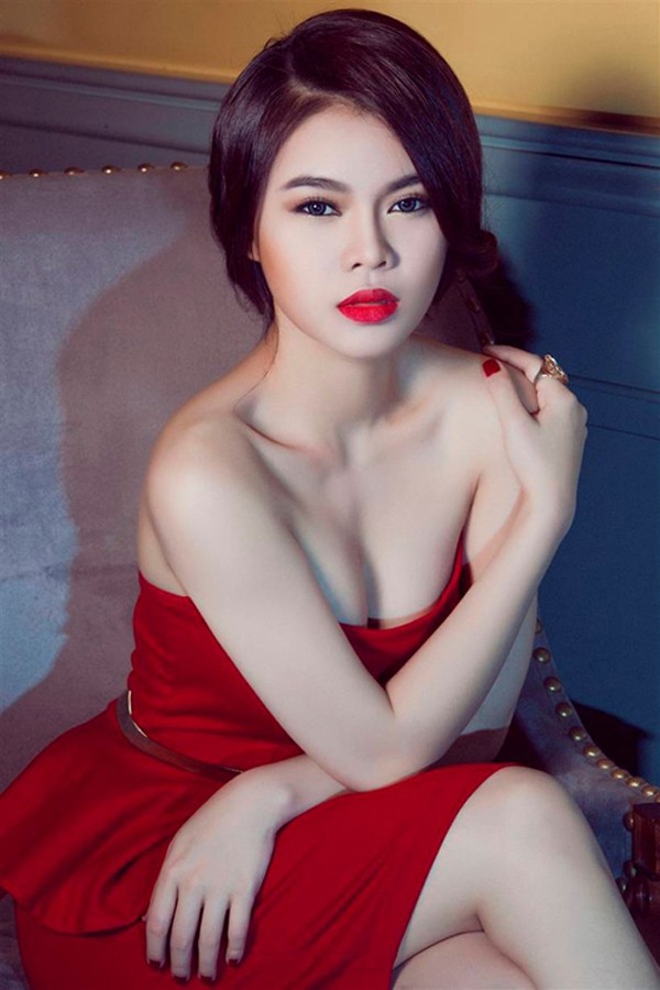 Ban sao Ha Ho co phong cach thoi trang sexy het nac-Hinh-7