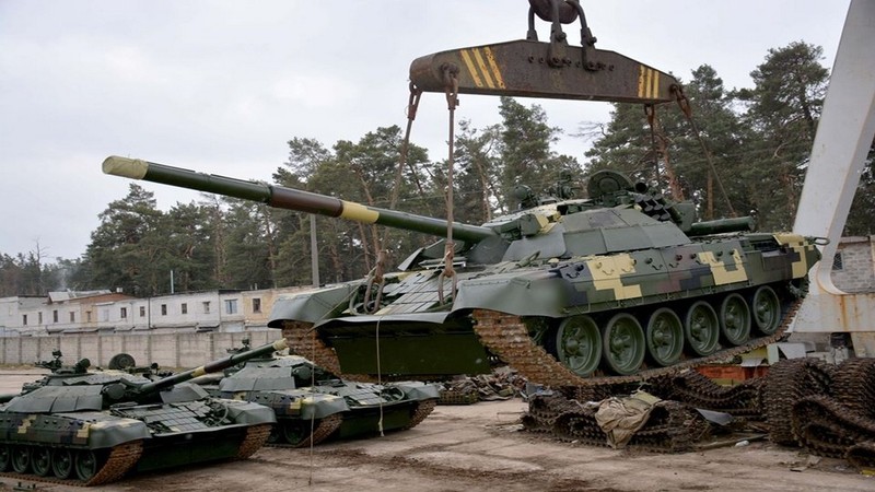 Đọ sức xe tăng T-72AMT Ukraine và T-72B3 của Nga