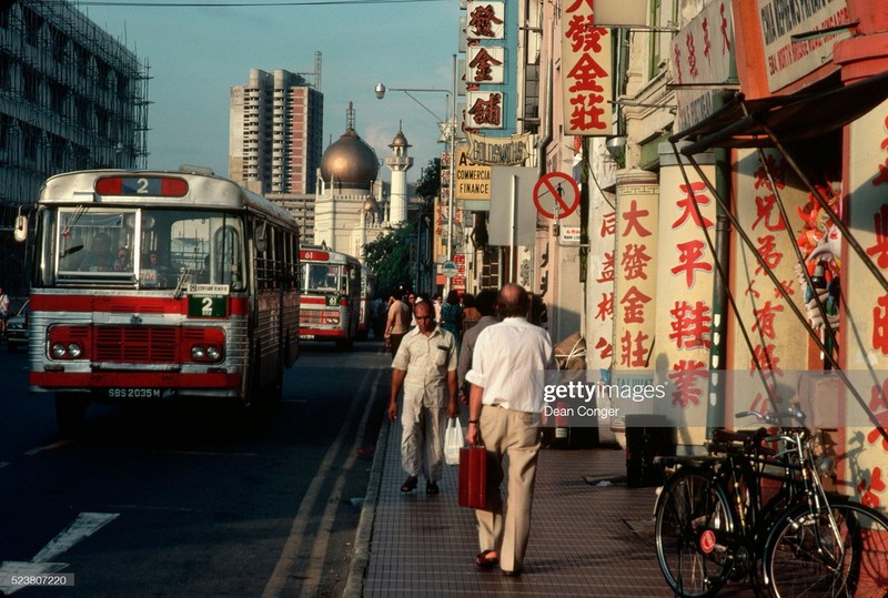 Singapore thap nien 1980 cuc soi dong qua ong kinh nguoi My