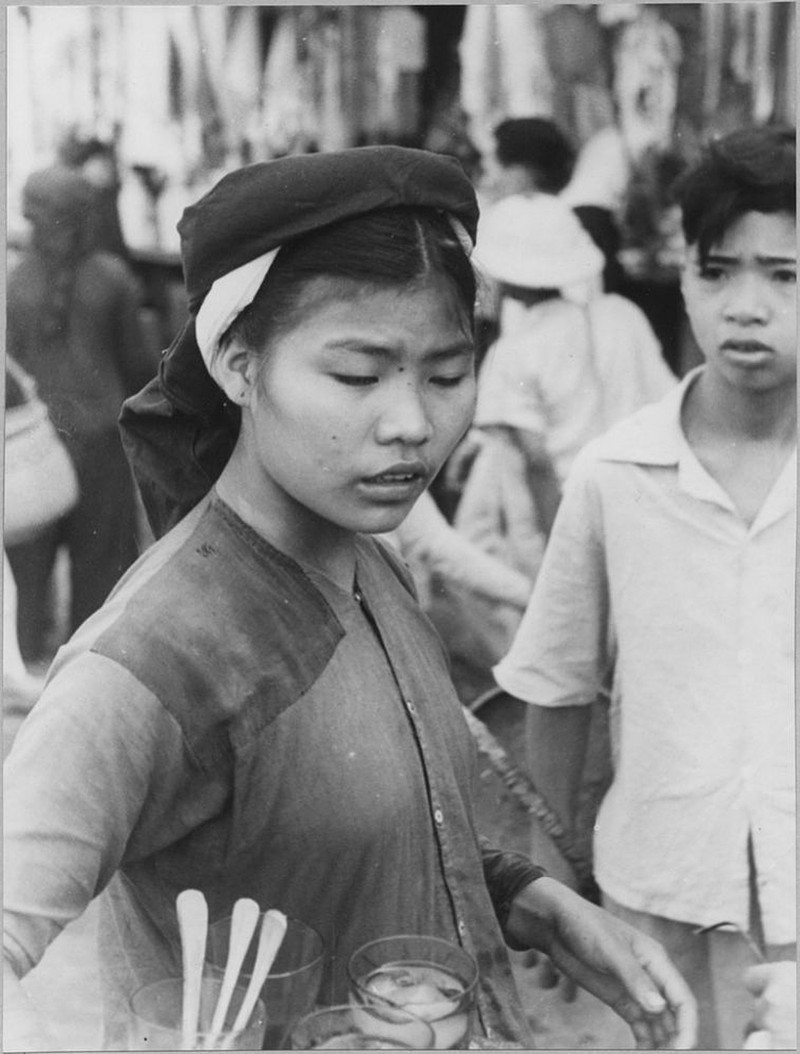 Cho Dong Xuan thap nien 1950 cuc soi dong-Hinh-6