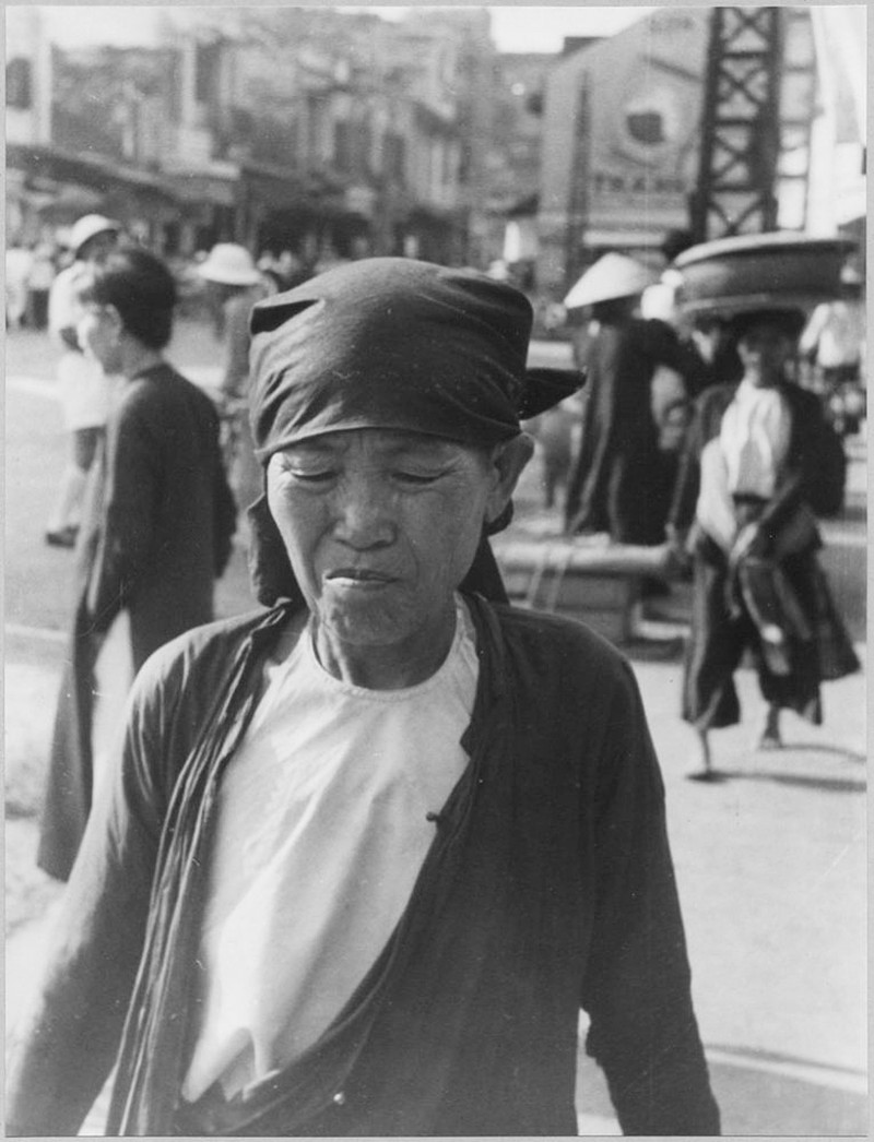 Cho Dong Xuan thap nien 1950 cuc soi dong-Hinh-8