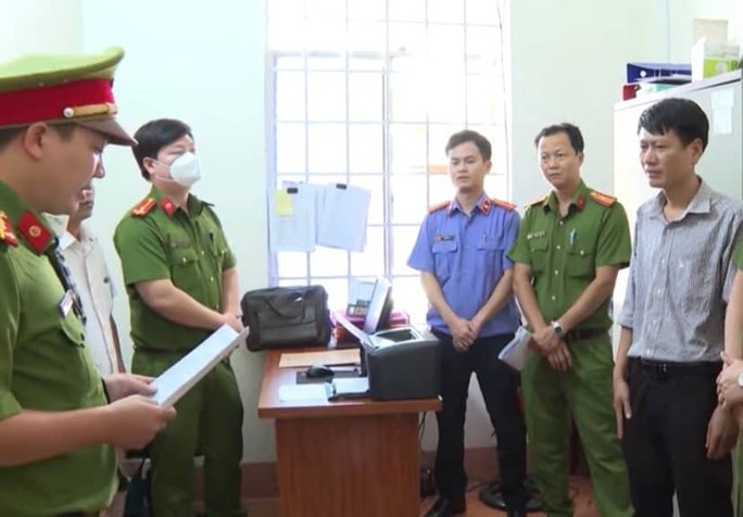 Nguyen Giam doc CDC Binh Phuoc cung thuoc cap bi bat-Hinh-5