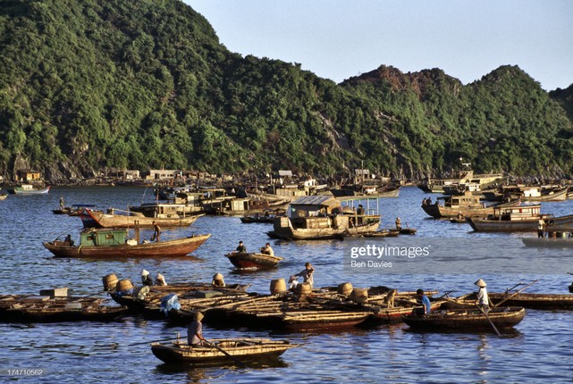 Phong canh Viet Nam nam 1998 qua ong kinh nguoi Tay