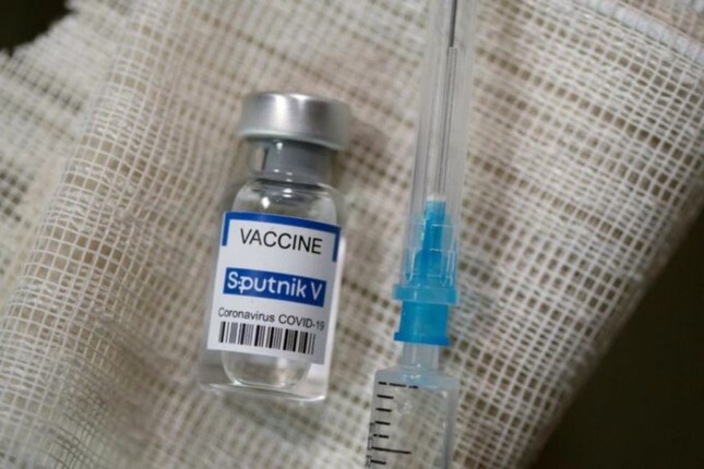 Nhung thong tin moi nhat ve vaccine COVID-19 dang xit mui cua Nga-Hinh-3