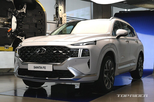 Hyundai SantaFe sap co ban 6 cho, de doa “dong huong” Kia Sorento