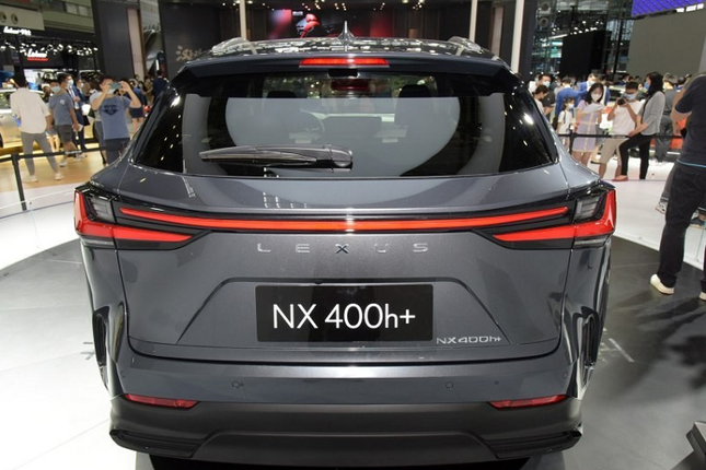 Can canh xe hang sang Lexus NX 400h+ 2022 chay 100 km chi ton gan 5 lit xang-Hinh-4