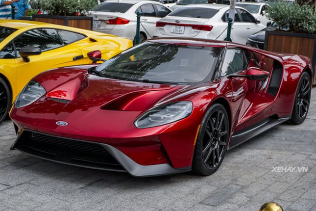 Can canh Ford GT Liquid Red gia hon 30 ty o TP HCM