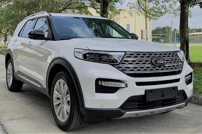 Can canh SUV  Ford Explorer 2022 tai Viet Nam