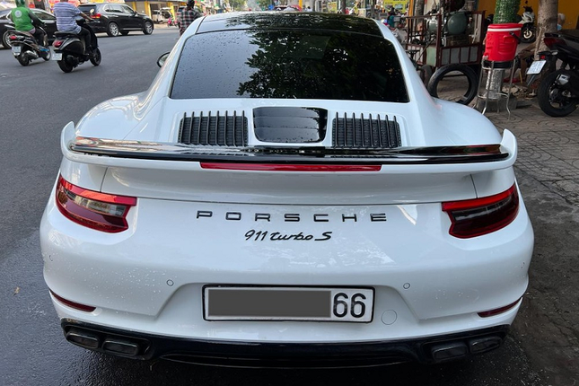 Can canh Porsche 911 Turbo cua dai gia Dang Le Nguyen Vu