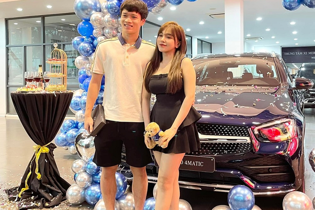 Tien ve Hoang Duc dat hotgirl mua Mercedes-Benz GLC hon 2,5 ty-Hinh-2
