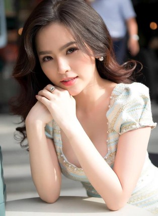 Nhan sac hot girl Mi Go Phi Huyen Trang truoc nghi an clip nong-Hinh-4