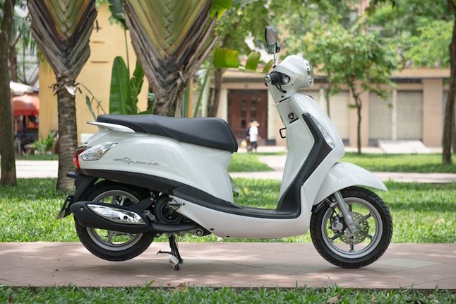 Xe máy tay ga giá 40 triệu đồng cho phái đẹp Việt